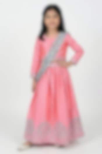 Pink Silk Embroidered Lehenga Set For Girls by Alyaansh Couture at Pernia's Pop Up Shop