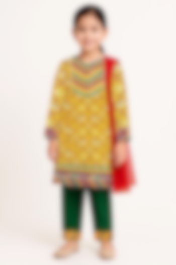 Yellow Silk Embroidered & Printed Kurta Set For Girls by Alyaansh Couture at Pernia's Pop Up Shop