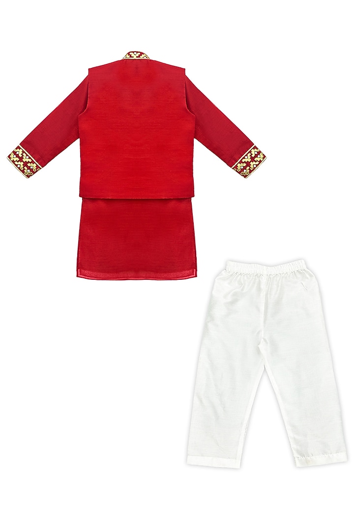 Red Chanderi Applique Embroidered Bundi Jacket Set For Boys by Alyaansh Couture at Pernia's Pop Up Shop