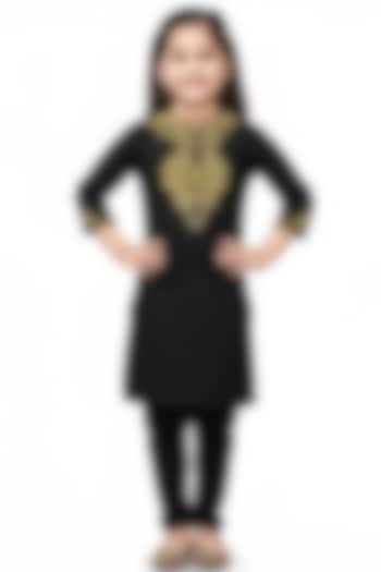 Black Velvet Kurta Set For Girls by Alyaansh Couture at Pernia's Pop Up Shop