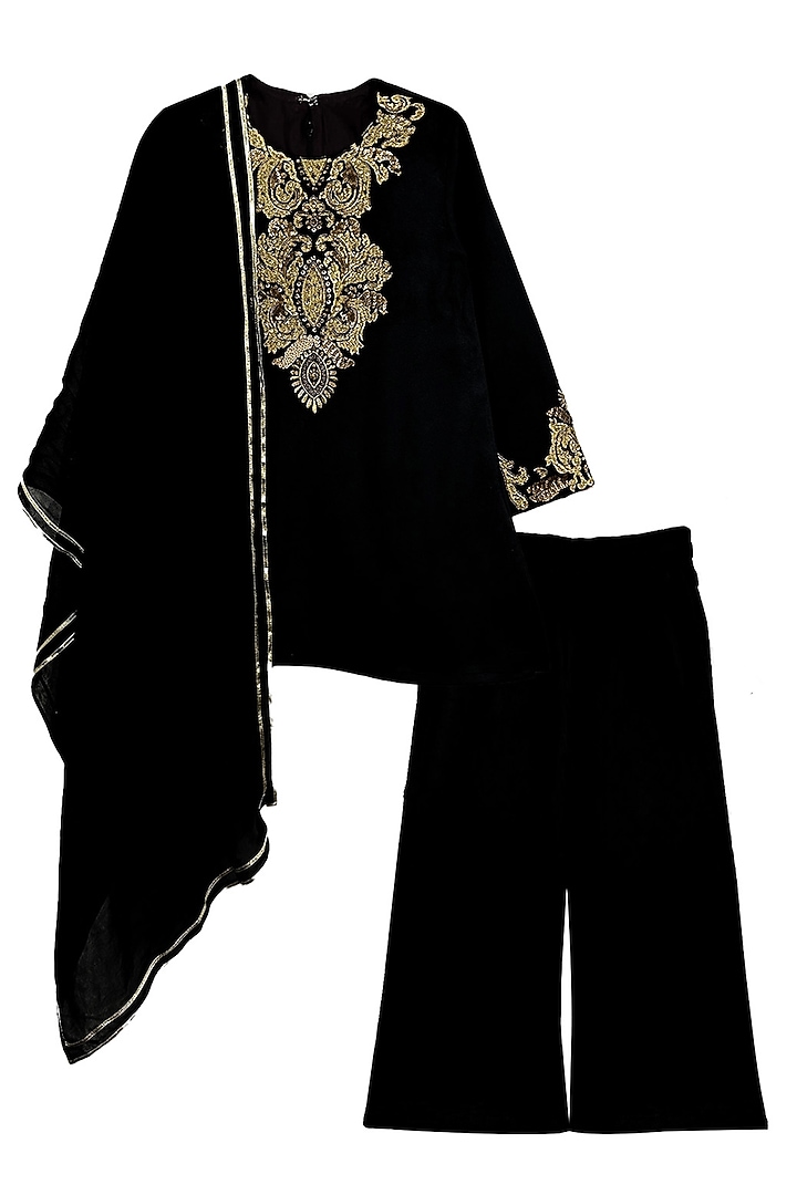 Black Velvet Kurta Set For Girls by Alyaansh Couture at Pernia's Pop Up Shop