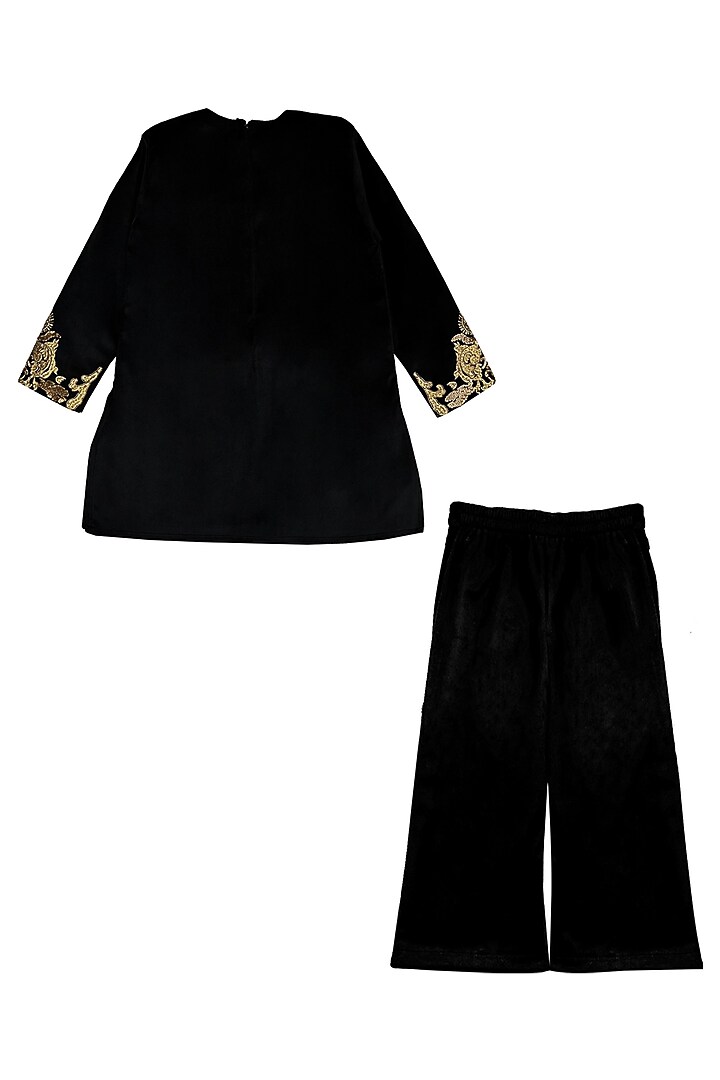 Black Velvet Kurta Set For Girls by Alyaansh Couture at Pernia's Pop Up Shop