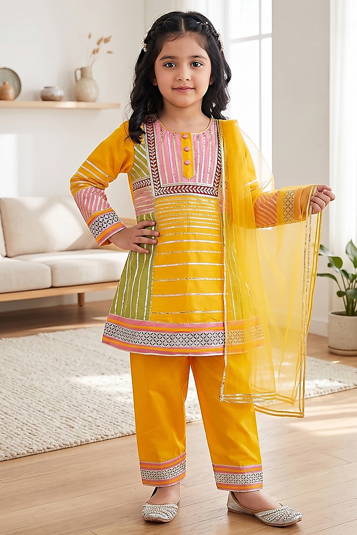 Yellow Taffeta Patchwork Kurta Set For Girls by Alyaansh Couture at Pernia's Pop Up Shop