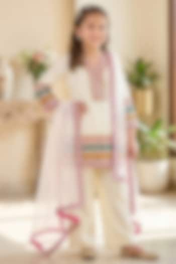 White Glace Cotton Hand Work Kurta Set For Girls by Alyaansh Couture at Pernia's Pop Up Shop