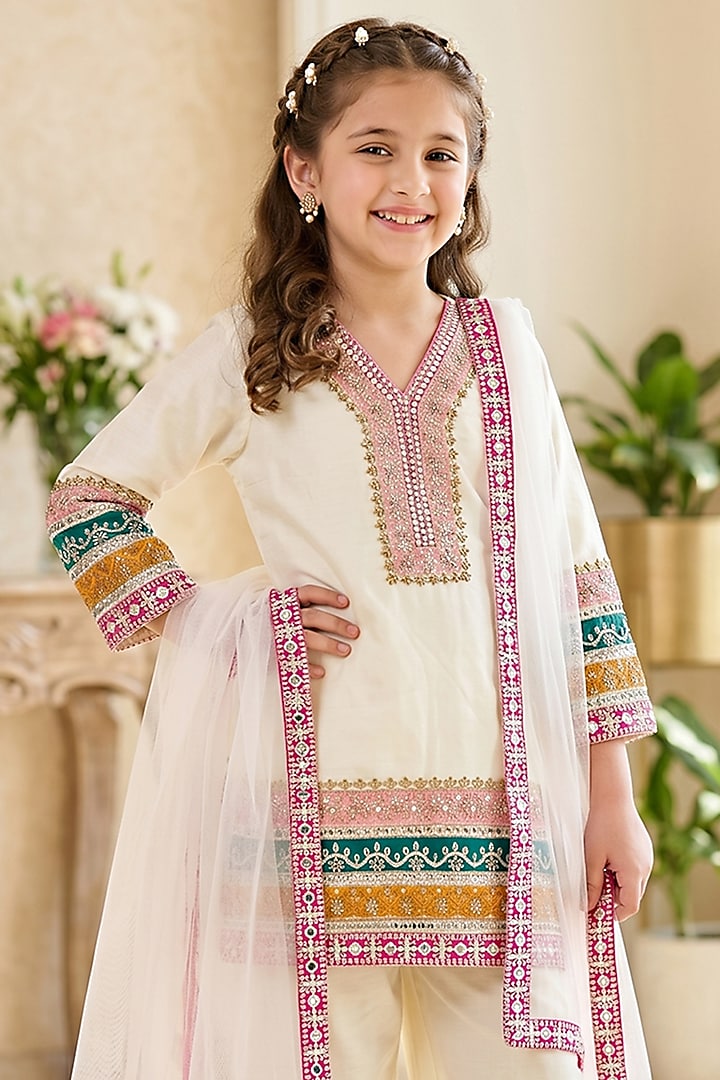 White Glace Cotton Hand Work Kurta Set For Girls by Alyaansh Couture at Pernia's Pop Up Shop