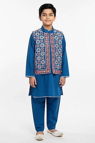 Blue Glace Cotton Mirror Work Bundi Jacket Set For Boys by Alyaansh Couture