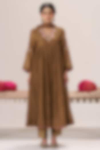 Brown Pure Chanderi Sequin Embroidered Kurta Set by Almaari by Pooja Patel at Pernia's Pop Up Shop