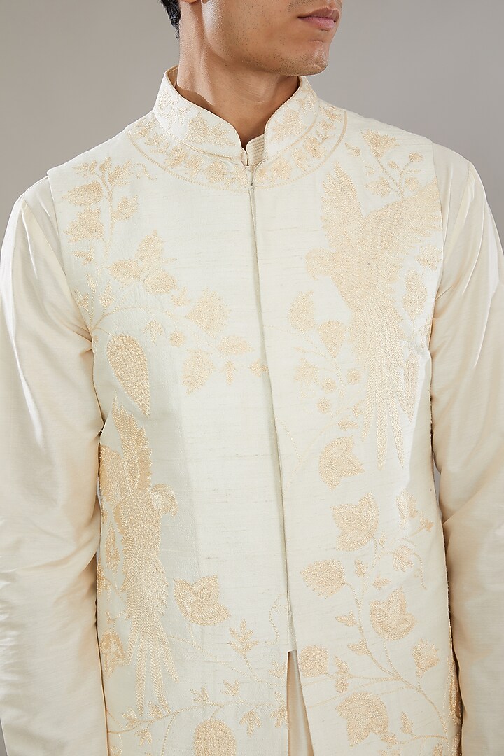 White Cotton Silk Embroidered Bundi Set by AL USTAAD at Pernia's Pop Up Shop