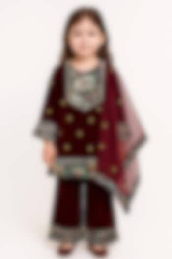 Maroon Velvet Zari Embroidered Kurta Set For Girls by Alyaansh Couture at Pernia's Pop Up Shop