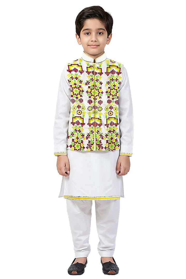 White Cotton Silk Machine Embroidered Waistcoat Set For Boys by Alyaansh Couture at Pernia's Pop Up Shop