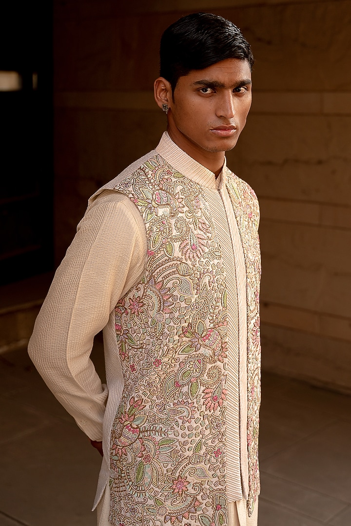 Peach Silk Hand Embroidered Bundi Jacket Set by Amaare at Pernia's Pop Up Shop