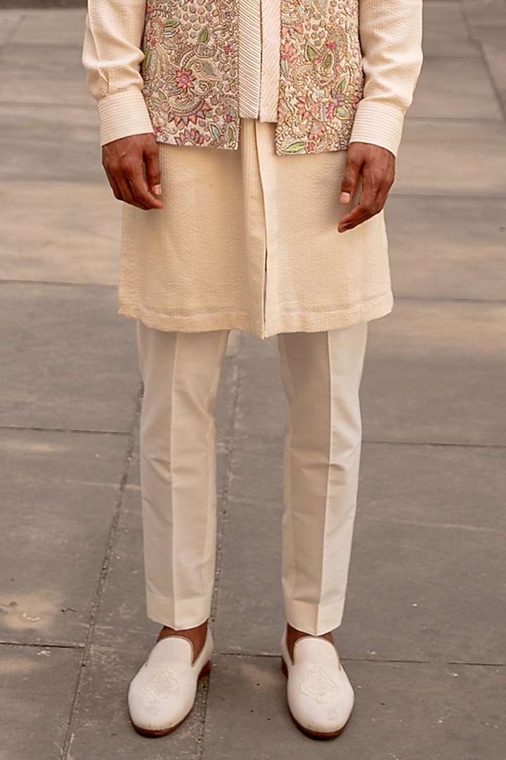 Peach Silk Hand Embroidered Bundi Jacket Set by Amaare at Pernia's Pop Up Shop