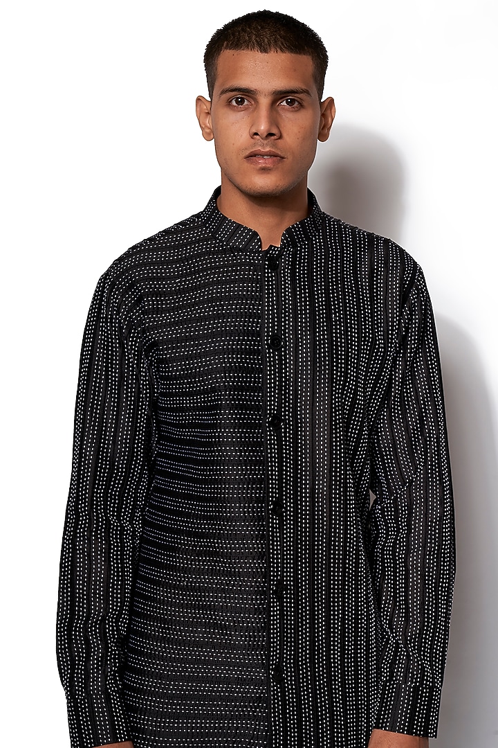 Black Tagai Short Kurta Set by Amaare at Pernia's Pop Up Shop