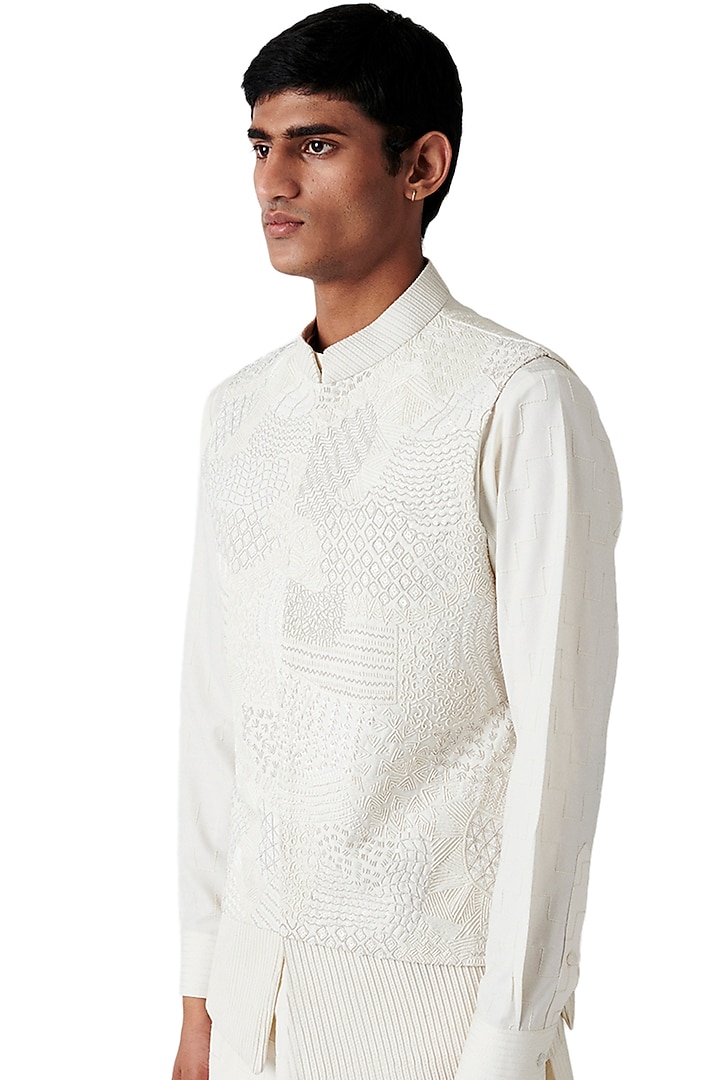 White Raw Silk Bundi Jacket Set by Amaare at Pernia's Pop Up Shop