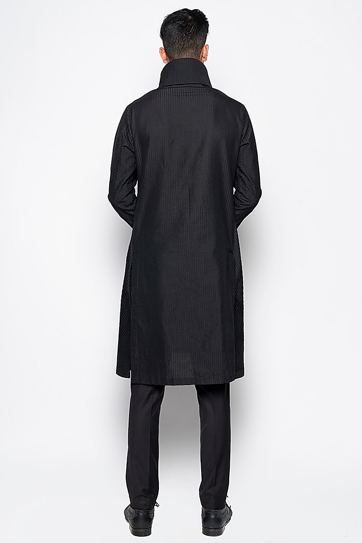Black Cygnus Kurta Set by Amaare at Pernia's Pop Up Shop