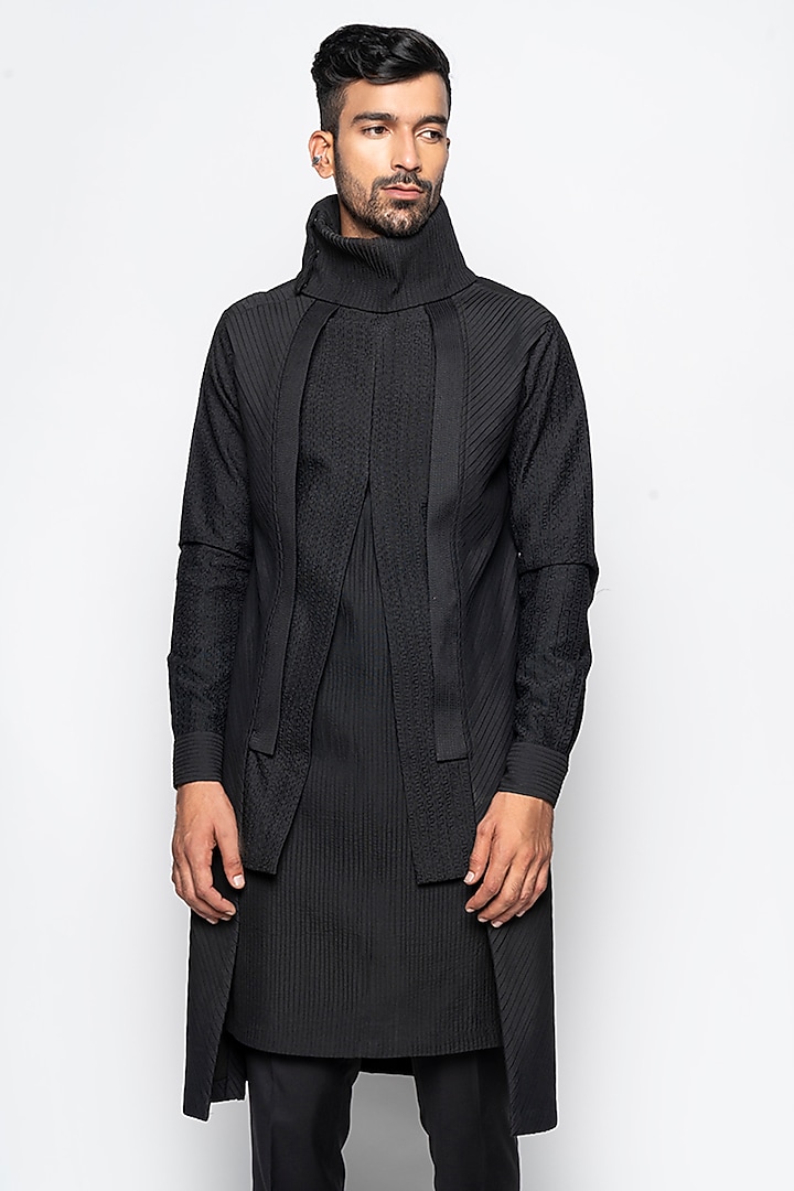 Black Cygnus Kurta Set by Amaare at Pernia's Pop Up Shop