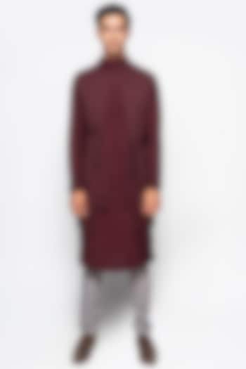 Wine Amaris Kurta Set by Amaare at Pernia's Pop Up Shop