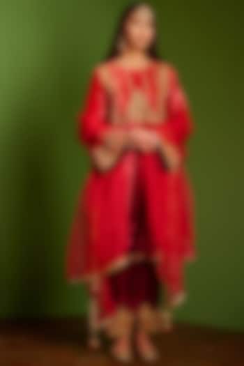 Lava Red & Crimson Red Ombre Velvet Kurta Set by AMAN TAKYAR at Pernia's Pop Up Shop