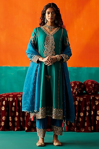 Castleton Green Dupion Silk & Organza Hand Embroidered Kurta Set by AMAN TAKYAR