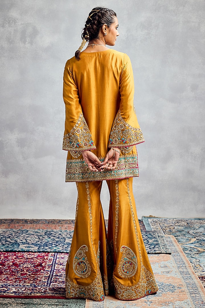 Mustard Dupion Silk Thread Embroidered Kurta Set by AMAN TAKYAR at Pernia's Pop Up Shop