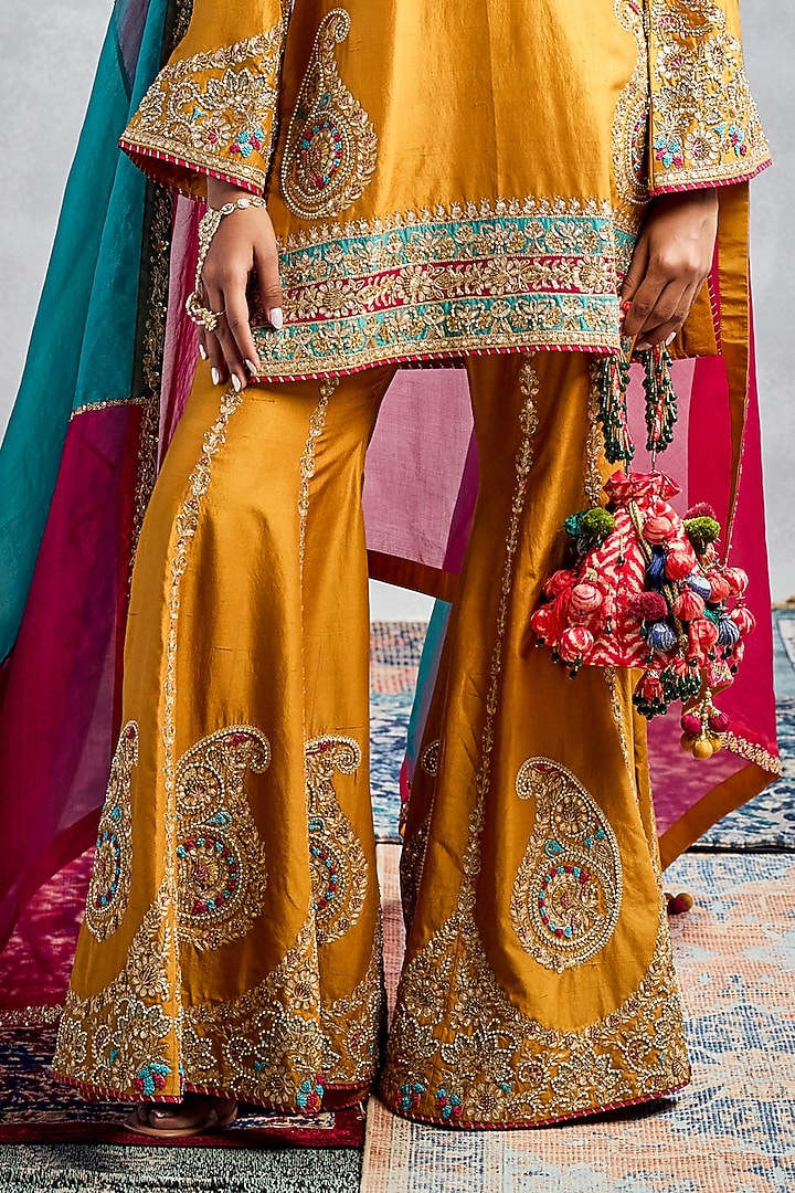 Mustard Dupion Silk Thread Embroidered Kurta Set by AMAN TAKYAR at Pernia's Pop Up Shop