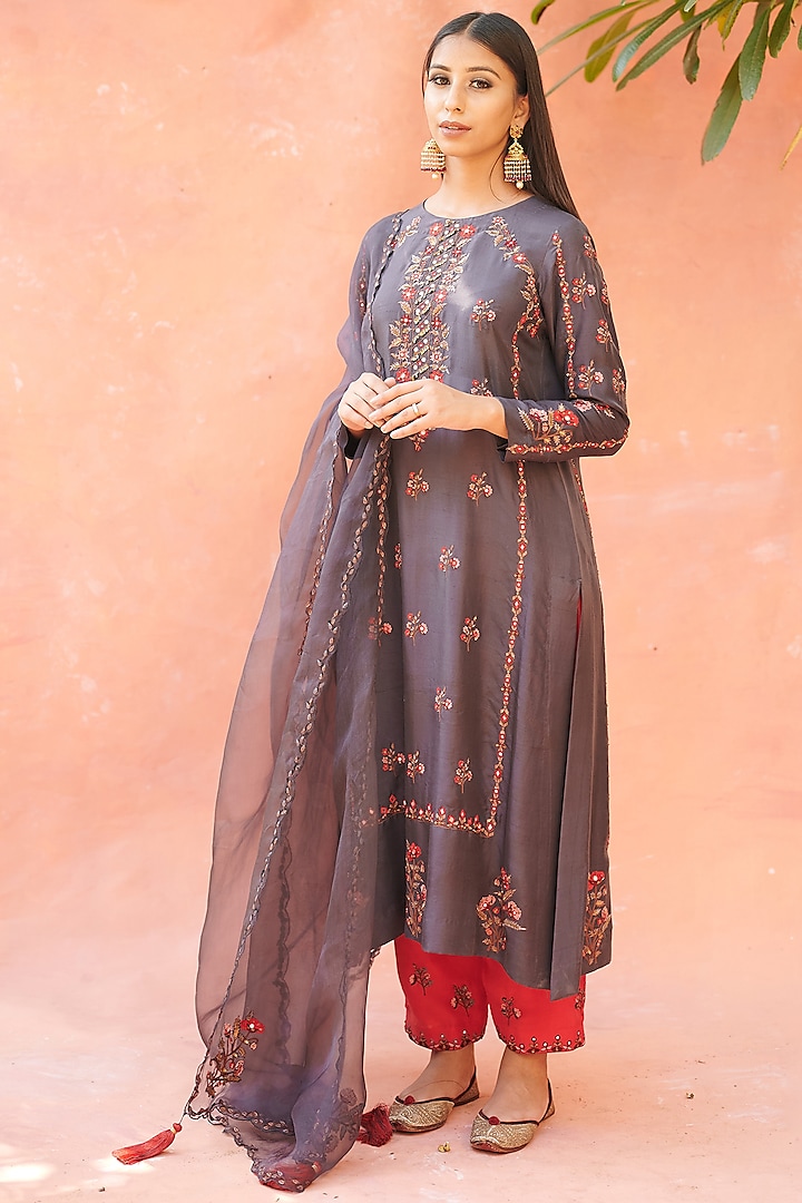 Charcoal Grey Embroidered Kurta Set by AMAN TAKYAR at Pernia's Pop Up Shop