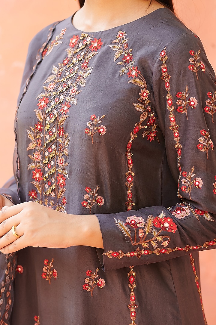 Charcoal Grey Embroidered Kurta Set by AMAN TAKYAR at Pernia's Pop Up Shop