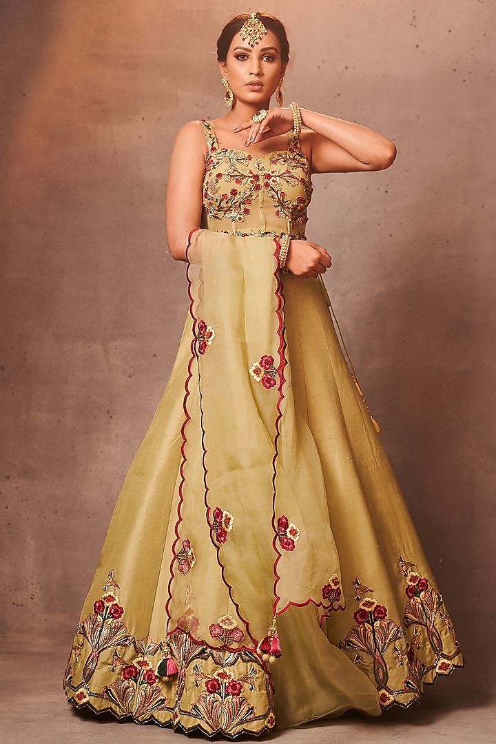 Avocado Embellished Wedding Lehenga Set by AMAN TAKYAR at Pernia's Pop Up Shop