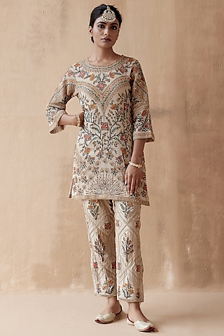 Ivory Pure Georgette Embellished Kurta Set by AMAN TAKYAR