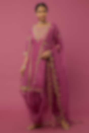 Mystic Pink Embroidered Kurta Set by AMAN TAKYAR
