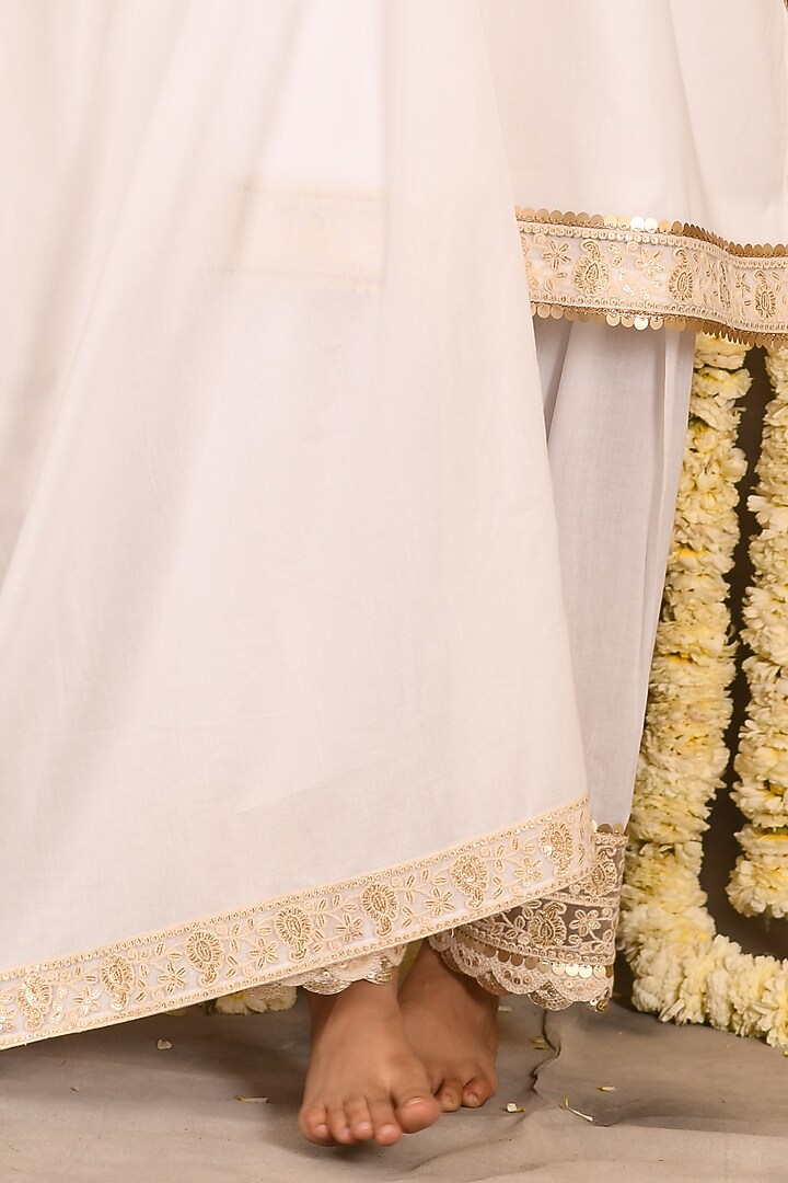 White Cotton Mulmul Embroidered Kurta Set by Amrita Artisanal at Pernia's Pop Up Shop
