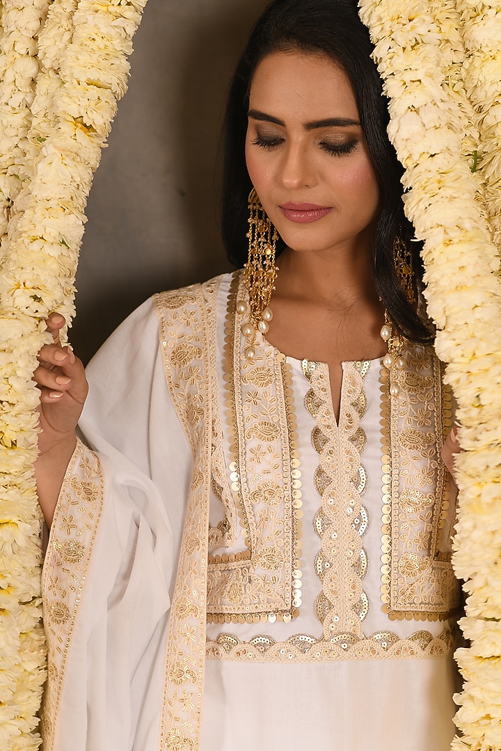 White Cotton Mulmul Embroidered Kurta Set by Amrita Artisanal at Pernia's Pop Up Shop