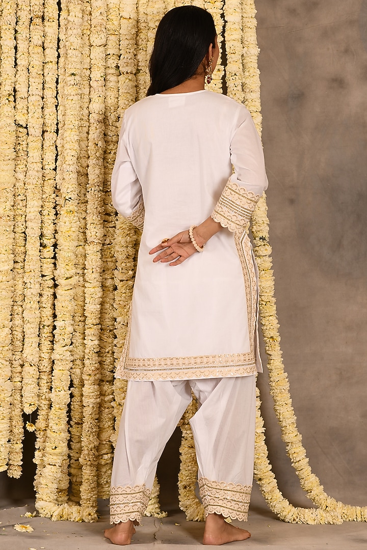 White Cotton Mulmul Embroidered Kurta Set by Amrita Artisanal at Pernia's Pop Up Shop