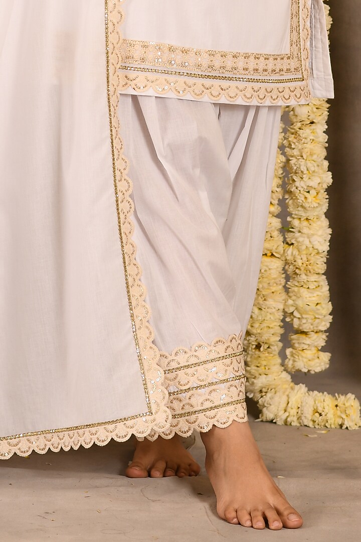 White Cotton Mulmul Embroidered Kurta Set by Amrita Artisanal at Pernia's Pop Up Shop