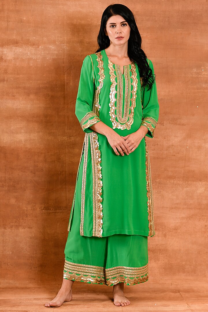 Spring Green Crepe Silk Kurta Set by Amrita Artisanal at Pernia's Pop Up Shop