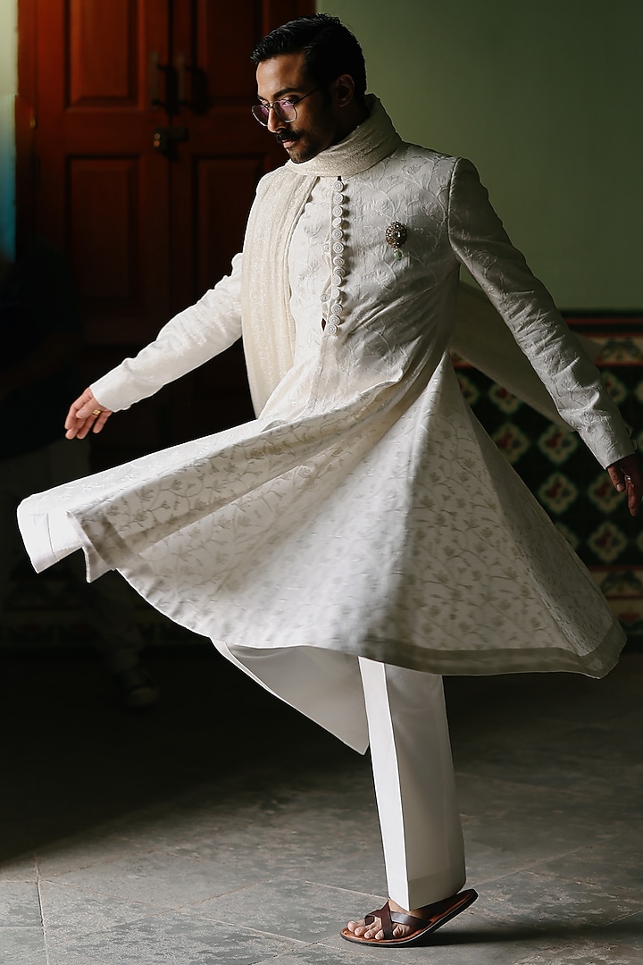 Ivory Silk Embroidered Anarkali Set by Amit Behki at Pernia's Pop Up Shop