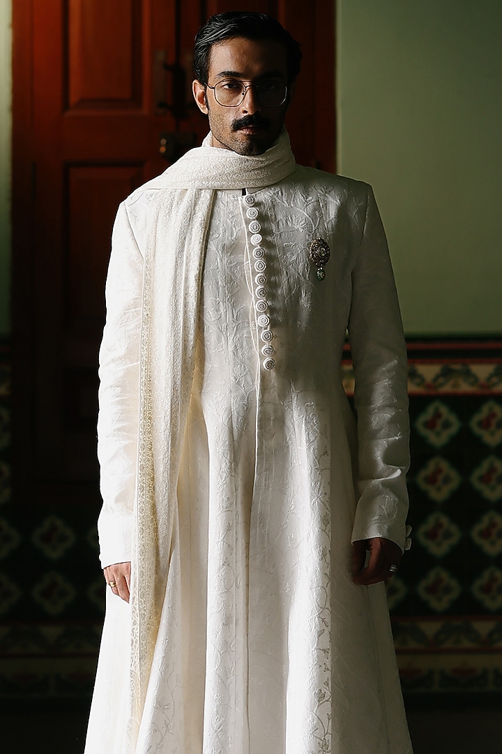 Ivory Silk Embroidered Anarkali Set by Amit Behki at Pernia's Pop Up Shop
