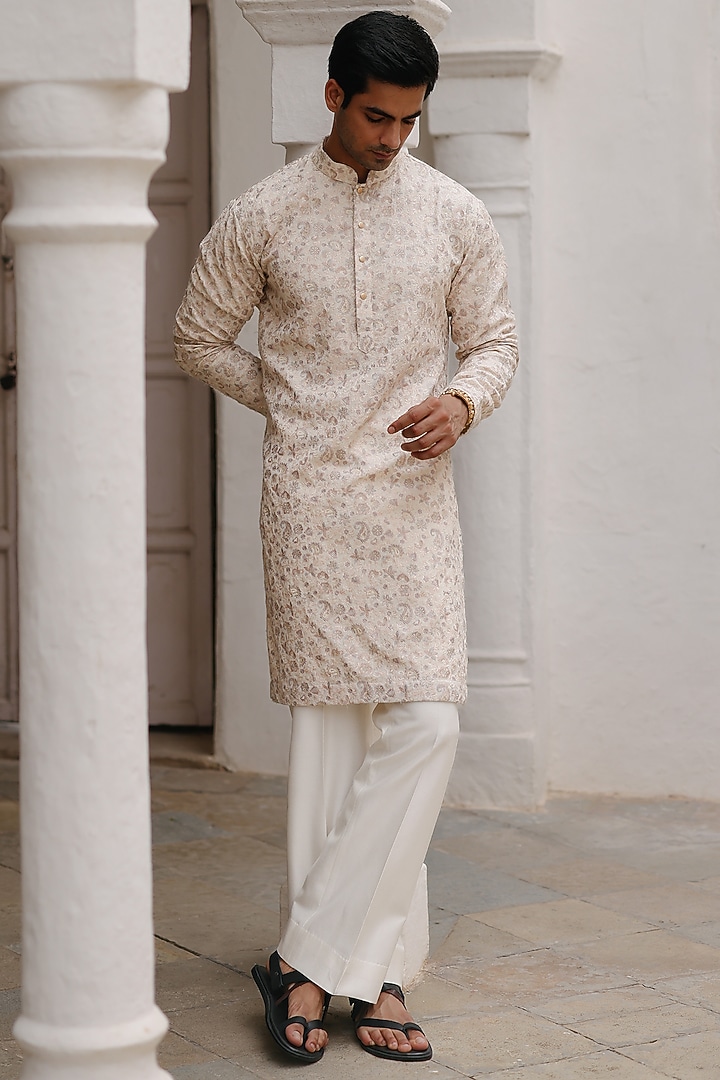 Off-White Pashmina Hand Embroidered Kurta Set by Amit Behki at Pernia's Pop Up Shop
