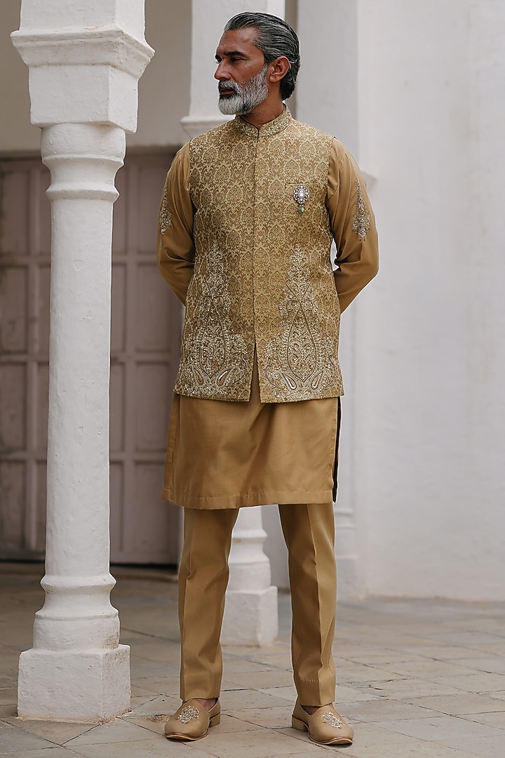 Gold Silk Threadwork Bundi Jacket Set by Amit Behki at Pernia's Pop Up Shop