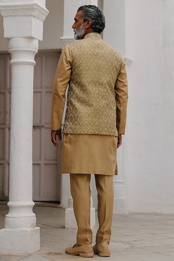 Gold Silk Threadwork Bundi Jacket Set by Amit Behki at Pernia's Pop Up Shop
