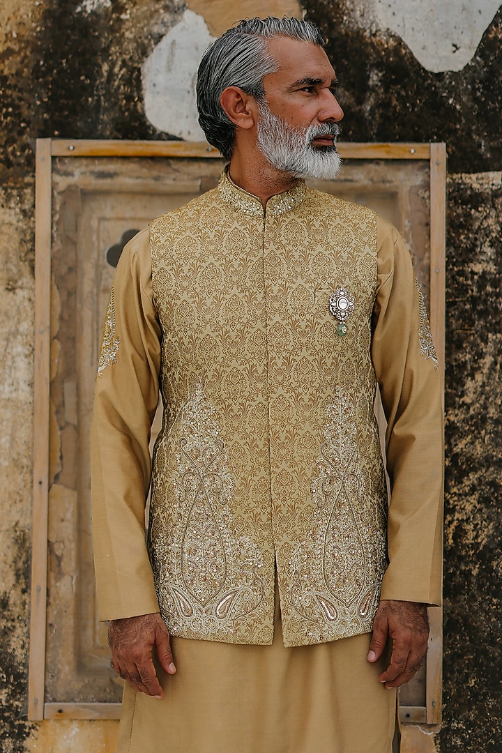Gold Silk Threadwork Bundi Jacket Set by Amit Behki at Pernia's Pop Up Shop