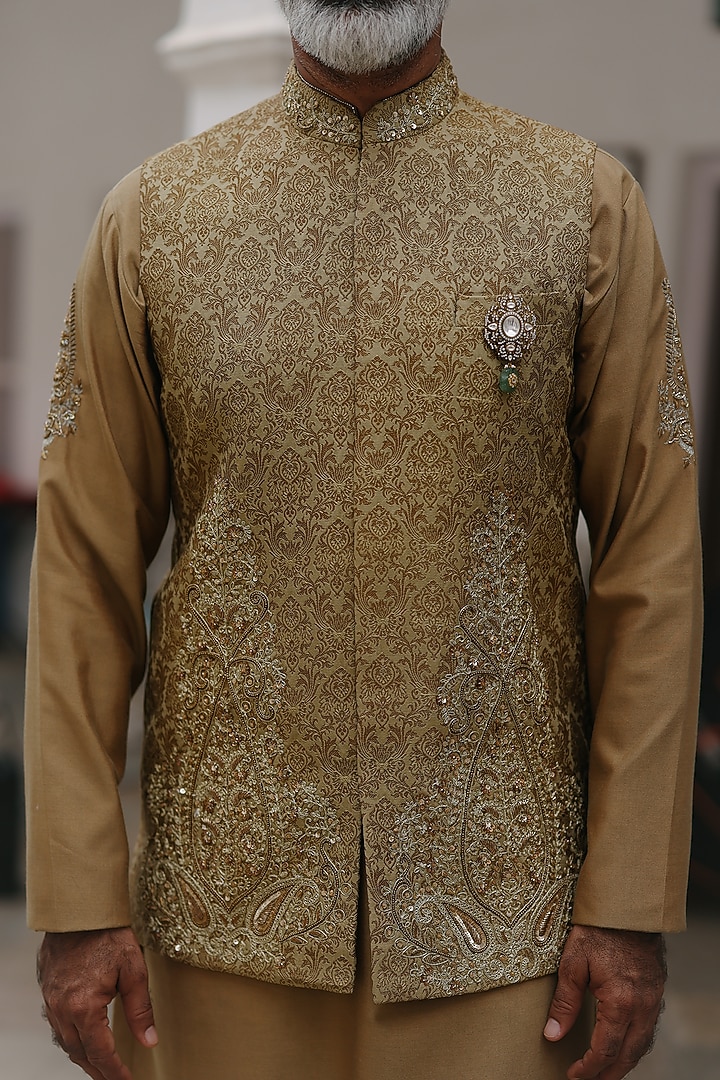 Gold Silk Threadwork Bundi Jacket Set by Amit Behki at Pernia's Pop Up Shop