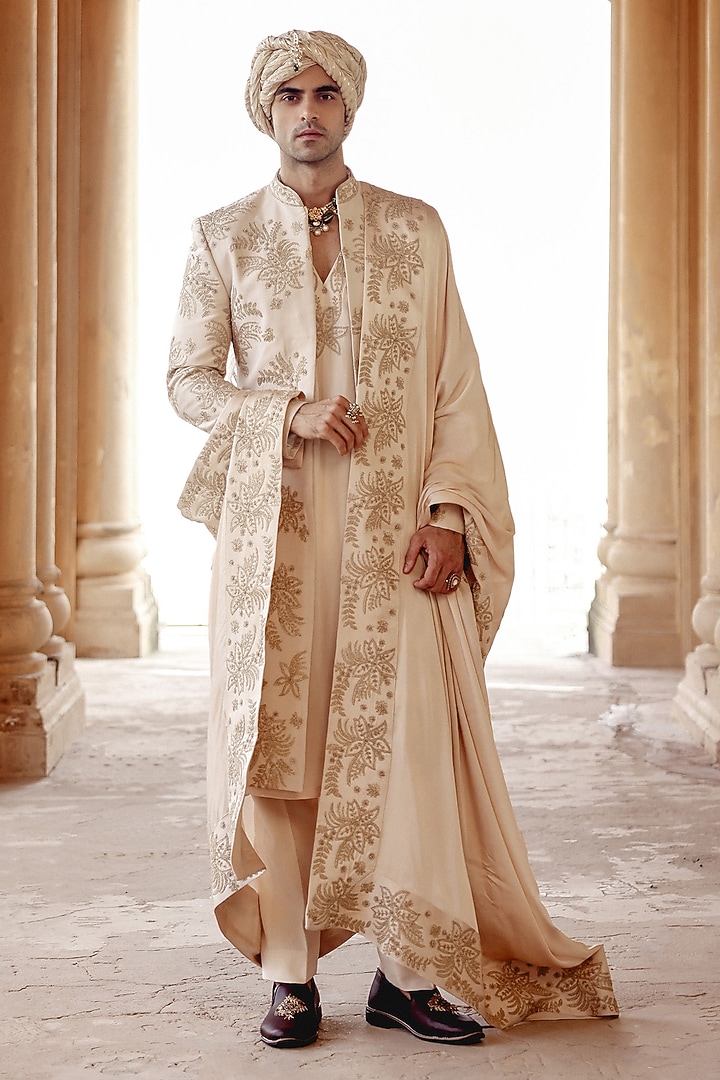 Ivory Raw Silk Hand Embroidered Stole by Amit Behki at Pernia's Pop Up Shop