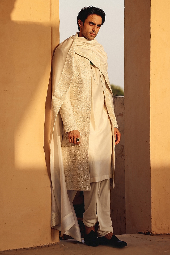 Ivory Silk Zari Hand Embroidered Stole by Amit Behki at Pernia's Pop Up Shop