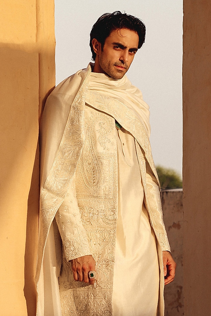 Ivory Silk Zari Hand Embroidered Stole by Amit Behki at Pernia's Pop Up Shop
