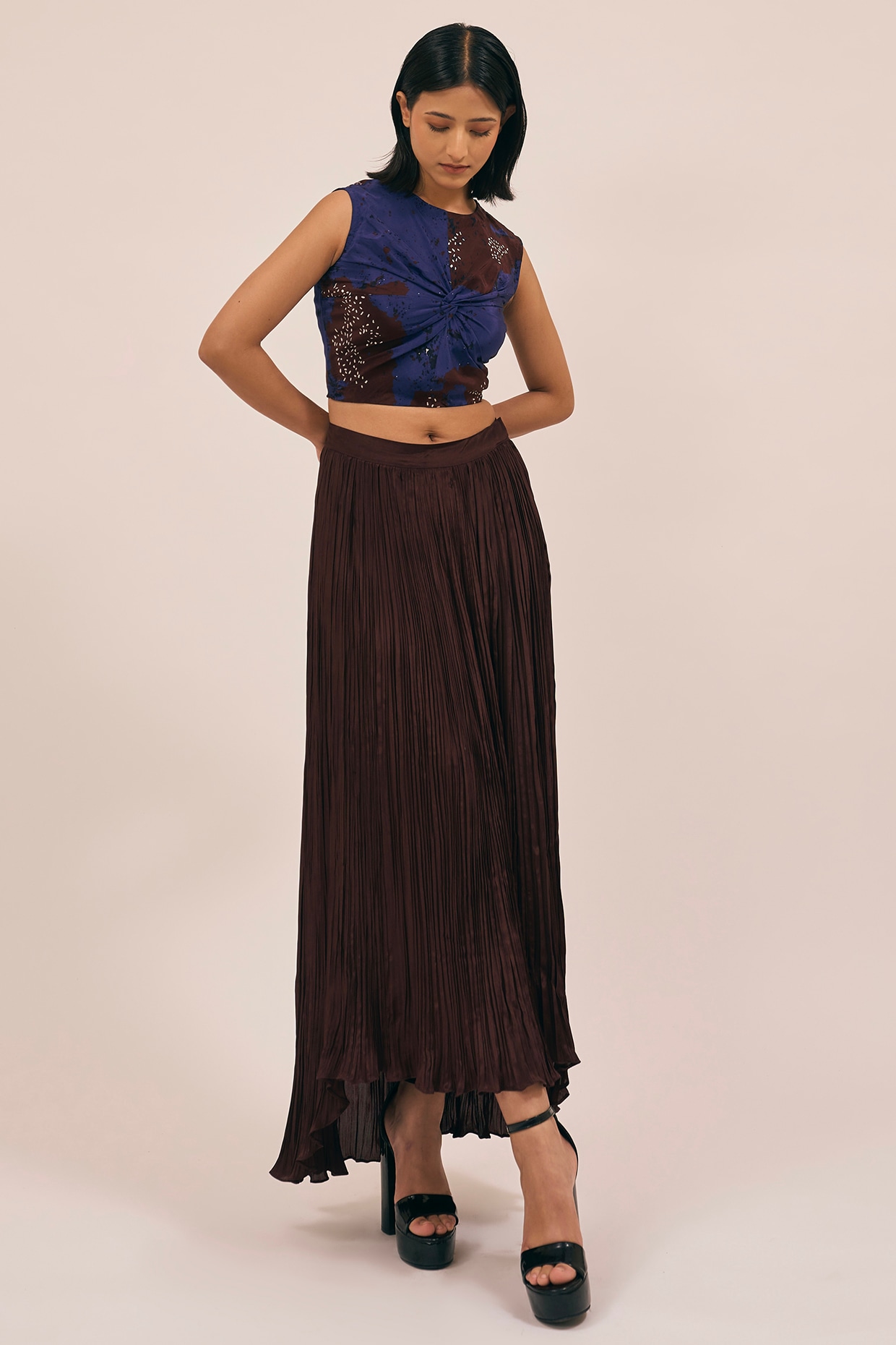 Page 4 | Skirts: Buy Indo Western Short & Long Skirts for Women Online |  Utsav Fashion