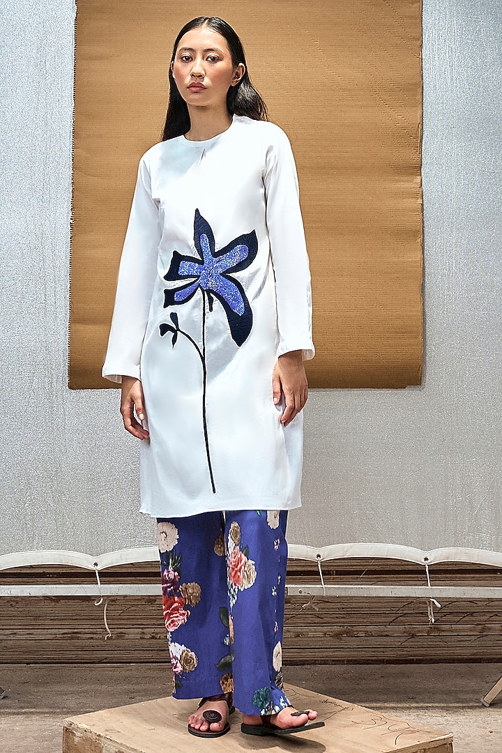 White Cotton Embroidered Kurta Set by AMKA INDIA at Pernia's Pop Up Shop