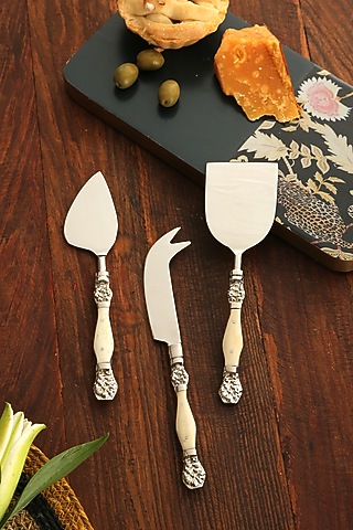 Silver & Off-White Stainless Steel Cheese Set by Amoliconcepts