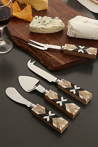 Beige & Silver Cheese Set With Geometric Design (Set of 4) by Amoliconcepts