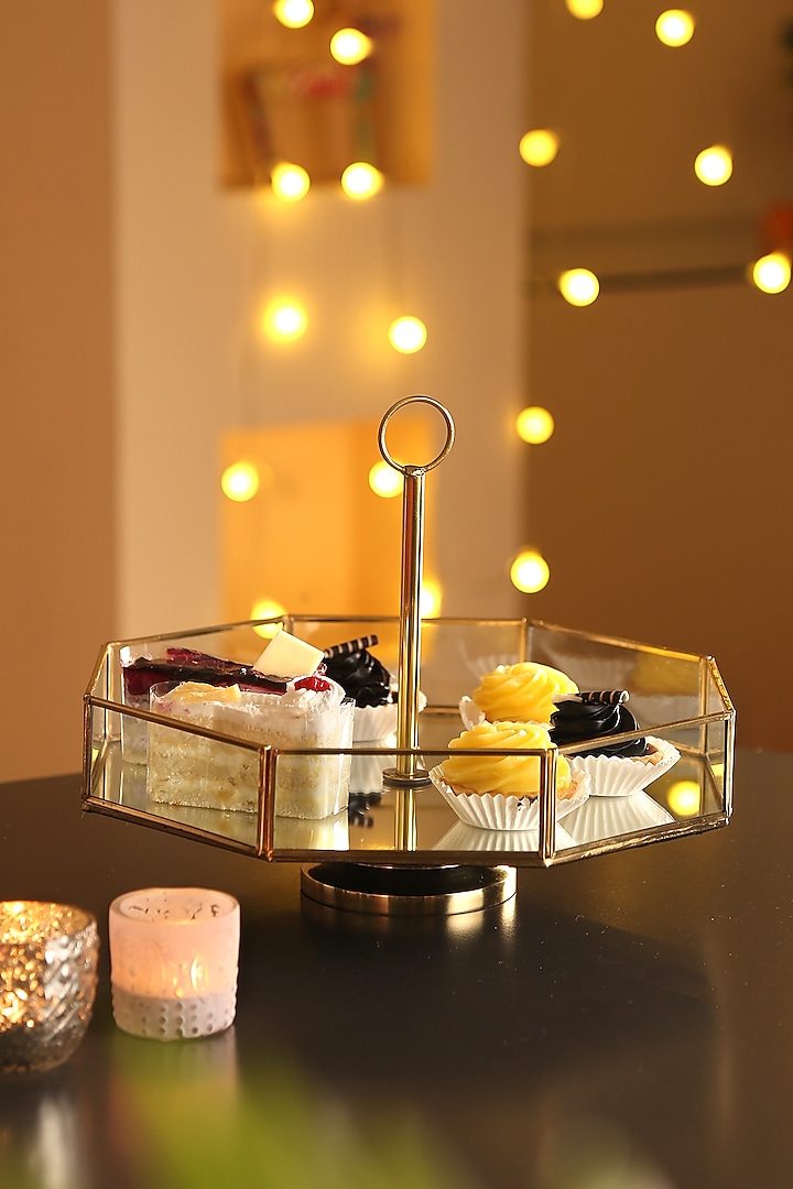Mirror Glass Cake & Cookie Stand by Amoliconcepts